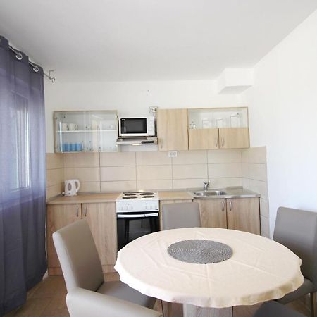 Apartment Suzy Нін Екстер'єр фото