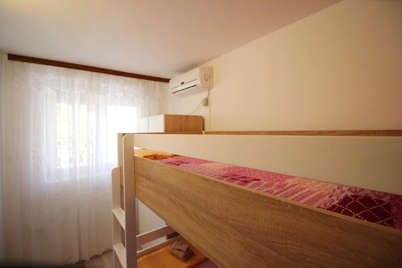 Apartment Suzy Нін Екстер'єр фото